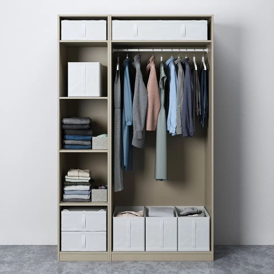 Modern wardrobe with adjustable shelves and storage, efficiently organising clothes.