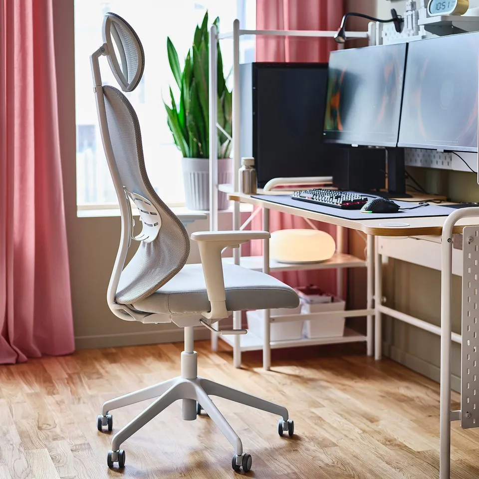 UTKLASSNING in a room