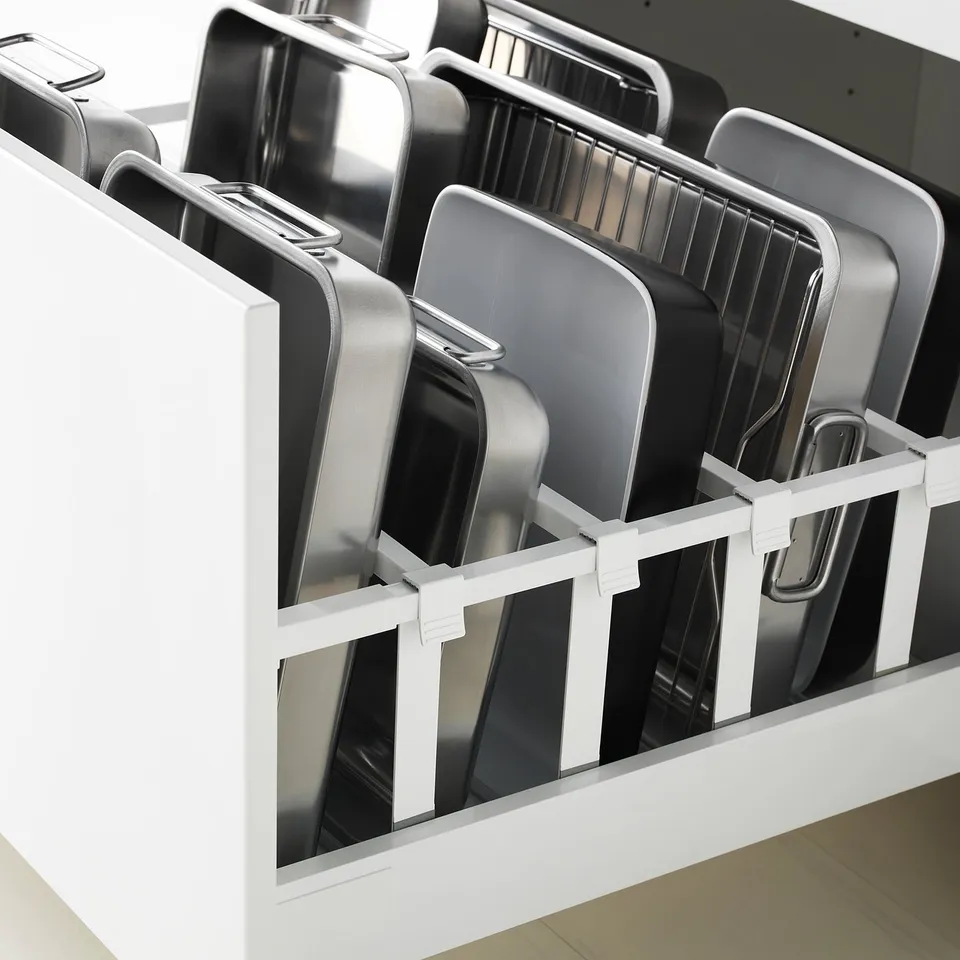 MAXIMERA drawer fully extends for easy access, closes softly with dampers, organises items efficiently.