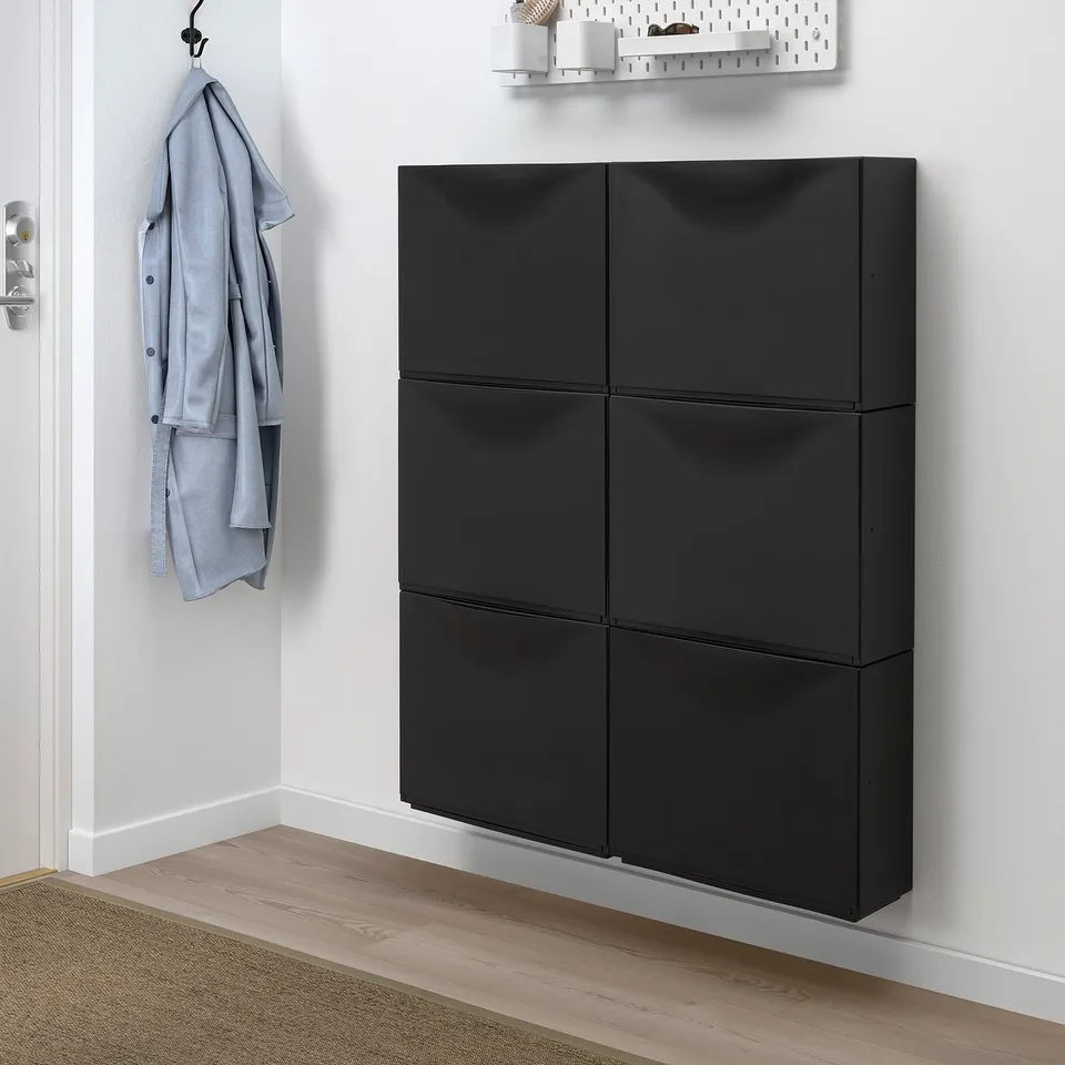 TRONES black cabinet in entryway with light grey coat and wall organiser.
